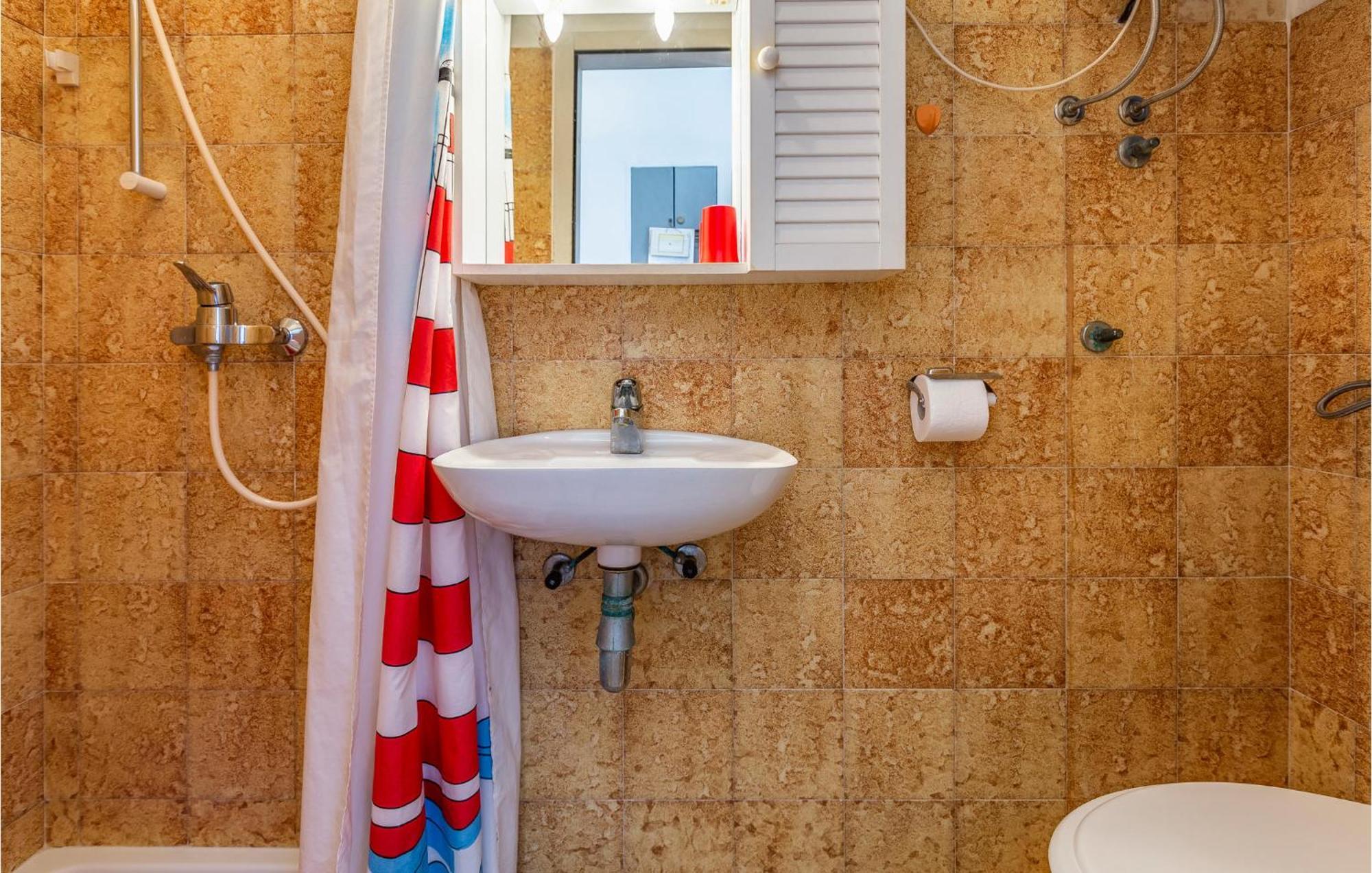 Awesome Apartment In Medulin With Kitchen Екстер'єр фото